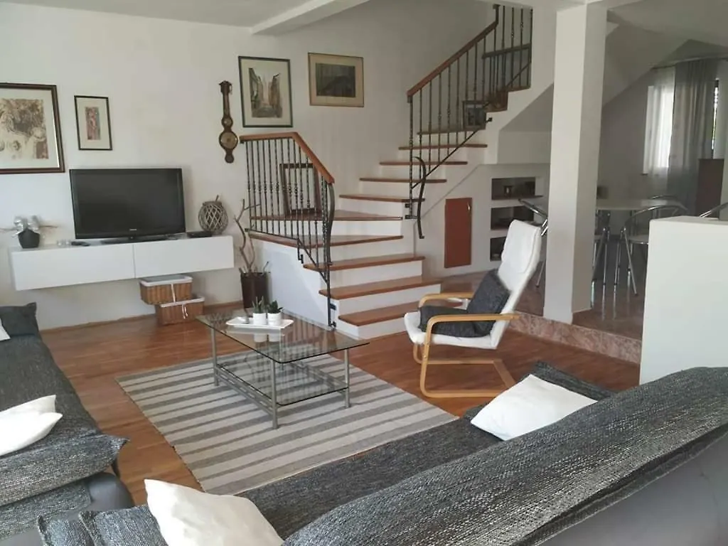 Apartmani Deleut Novi Vinodolski 0*,  Croaţia